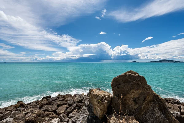 Nubes Cúmulos Lluvia Torrencial Horizonte Sobre Mar Mediterráneo Frente Antiguo — Foto de Stock