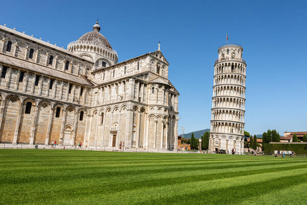 Pisa, the Leaning Tower and the Cathedral (Duomo di Santa Maria Assunta) in Romanesque style, Square of Miracles (Piazza dei Miracoli). Tuscany, Italy, Europe