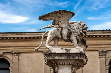 Aziz Mark 'ın Kanatlı Aslanı' nın mermer heykeli. Evangelist 'in, Venedik Cumhuriyeti' nin ve Venedik Bölgesi 'nin sembolü. Piazza dei Signori, Padua, İtalya, Avrupa. 