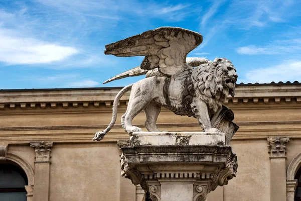 Marmurowy Posąg Skrzydlatego Lwa Marka Symbol Ewangelisty Republiki Weneckiej Regionu — Zdjęcie stockowe