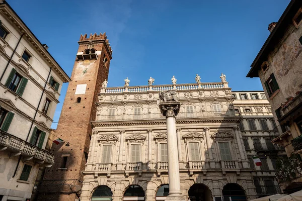 Verona Piazza Delle Erbe Antiguo Palacio Maffei Estilo Barroco 1626 —  Fotos de Stock