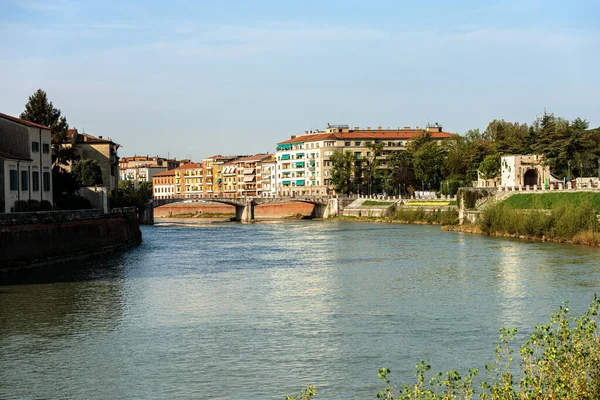 Floden Adige Verona Centrum Med Ponte Giuseppe Garibaldi Bro 1864 — Stockfoto