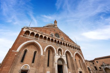 Roma ve Gotik tarzında Ortaçağ Bazilikası (1238-1310), Piazza del Santo, Veneto, İtalya, Avrupa.