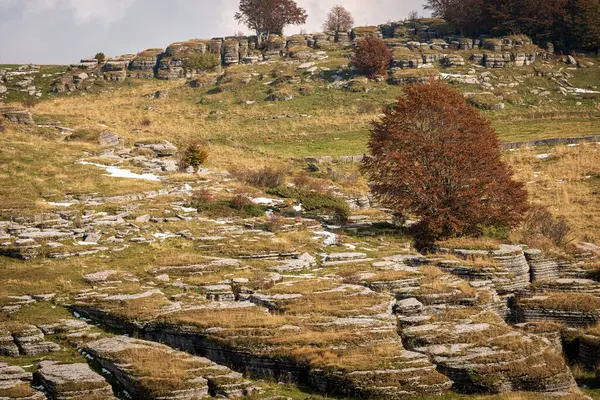 Tájkép Lessinia Fennsík Ősszel Karszteróziós Képződmények Regionális Természeti Park Verona — Stock Fotó