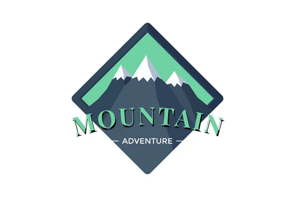 Insignia del escudo Mountain Adventure para turismo extremo y senderismo deportivo. Naturaleza al aire libre roca camping cuadrada etiqueta vector ilustración — Vector de stock