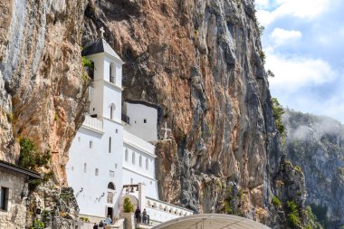 Ostrog Manastırı üst kilise mozaikli binaların. Nikšić, Karadağ.