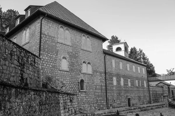 Cetinje 修道院是塞尔维亚东正教修道院 黑山单色 — 图库照片