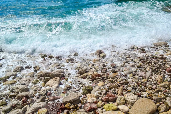 Морські Хвилі Морська Піна Розпадаються Прибережні Камені — стокове фото