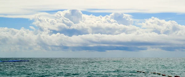 Montenegro Hermosa Vista Mar Mar Azul Las Nubes Blancas Sobre — Foto de Stock