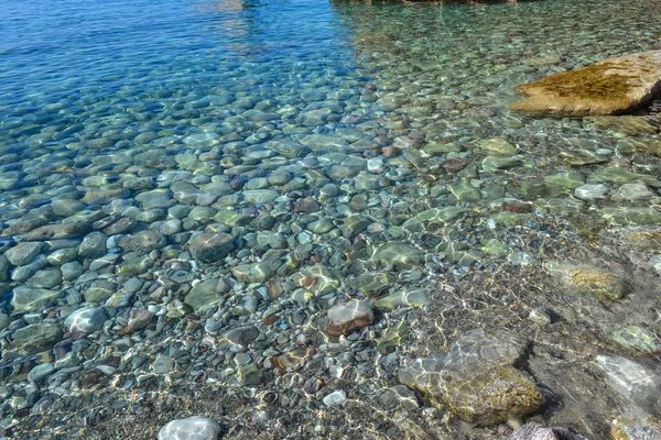 Vista Mar Mar Calmo Pedras Grandes Água Transparente Mar Adriático — Fotografia de Stock