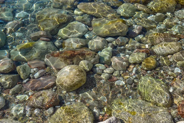 Θαλάσσιο Φόντο Ήσυχη Αδριατική Θάλασσα Μπλε Νερά Και Μεγάλες Πέτρες — Φωτογραφία Αρχείου