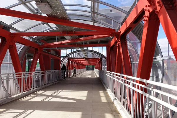 Overhead passage. Bolted steel beams. Painted in red. Interior. — Stock Photo, Image