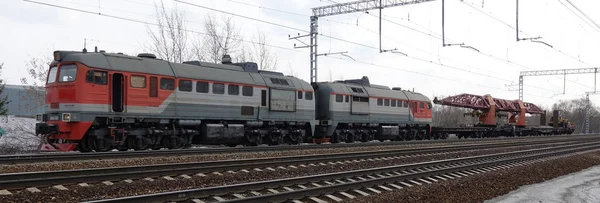 Grue ferroviaire dans le train pour les travaux de récupération d'accident — Photo