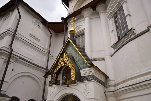 Facade of an old building in Moscow — Stock Photo, Image