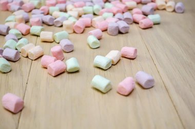 Şekerlemeler. Renkli mini marşmelovların arkaplan ya da dokusu.
