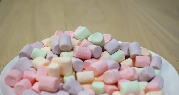 Marshmallow. Pozadí nebo textura barevných mini marshmallows. — Stock fotografie