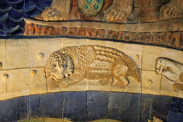 Fragmento de un mosaico con una trama evolutiva del Museo Paleontológico de Moscú. 2018 diciembre 01 — Foto de Stock