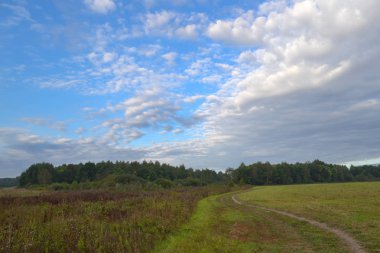 Tarlalardan ve bulutlardan gökyüzüne giden yol