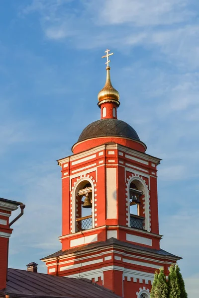 Küçük bir kırsal tapınak. Ortodoks Kilisesi. Rusya. Moskova bölgesi — Stok fotoğraf