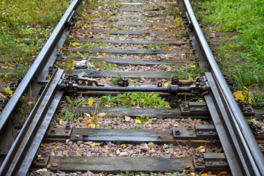 Demiryolu kavşağı, demiryolu rayları, kesişen demiryolu rayları.