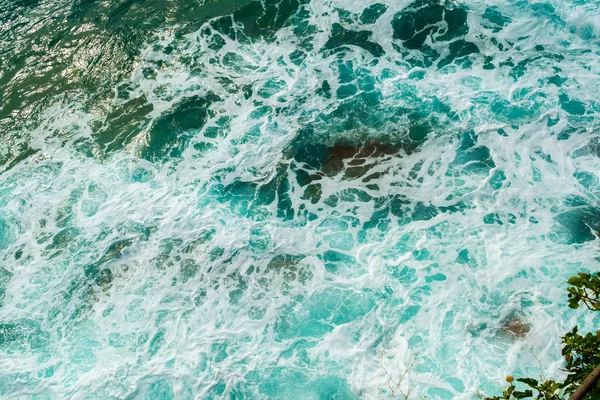 Seascape. Átlátszó tenger zöld színű. Kilátás fentről. Adriai-tenger — Stock Fotó