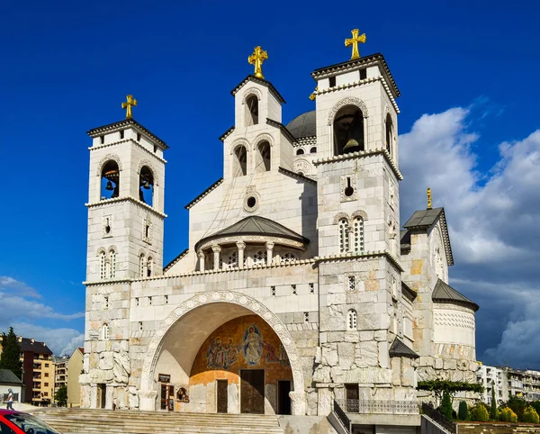 Kristuksen ylösnousemuksen katedraali Podgoricassa, Montenegrossa — kuvapankkivalokuva