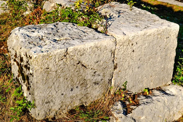 Large hewn stones of a rectangular shape close-up. Excavations, archeology. — Stock Photo, Image
