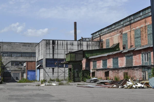 Abandoned factory. Industrial buildings of the Soviet period. Russia — Stock Photo, Image