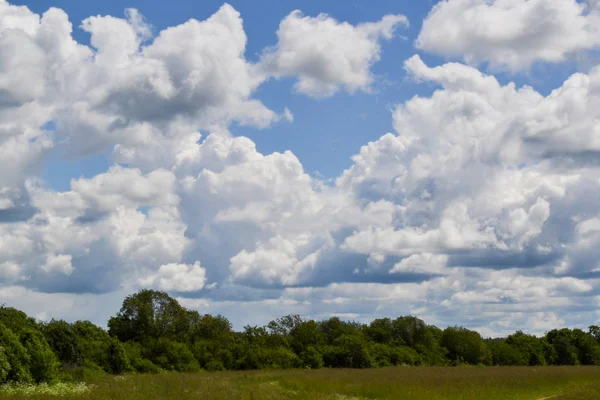 Himmel med regn moln — Stockfoto