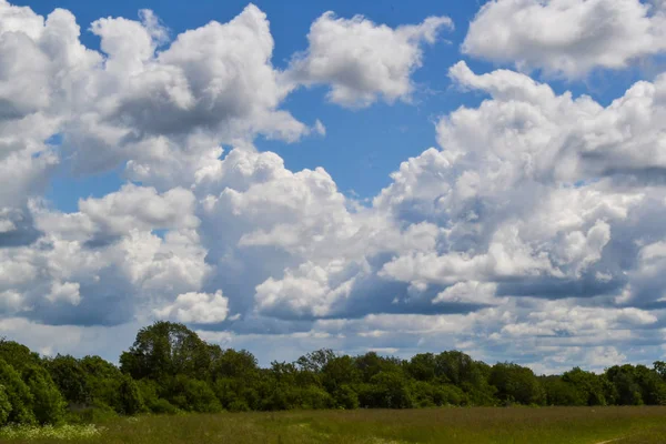 Cielo con nubes de lluvia —  Fotos de Stock