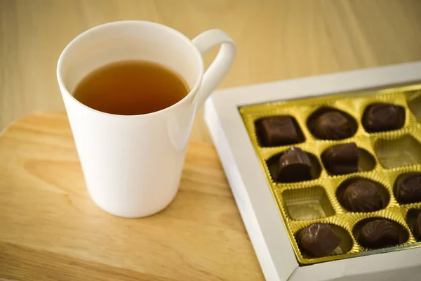 チョコレートスイーツとお茶。上からの眺め — ストック写真