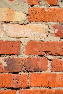 Kırmızı pürüzlü tuğlatuğla duvar. Close