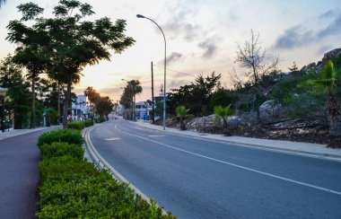 Akşam. Ayia Napa Sokağı. Kıbrıs.