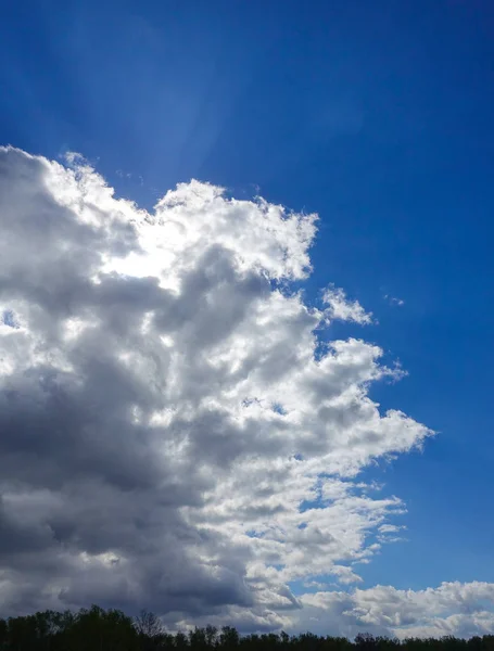 Cielo nuvoloso e piovoso. Sfondo per screensaver — Foto Stock