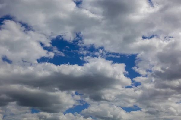 雨の曇り空。スクリーンセーバーの背景 — ストック写真