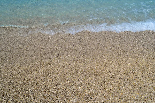 海浪在岸边的卵石海滩, 水, 泡沫, 背景 — 图库照片