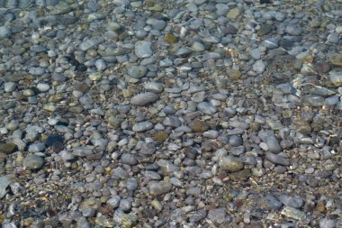 Su altında çakıl. Deniz geçmişi. Saf deniz suyu. Temiz deniz
