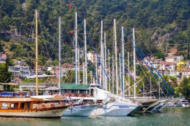 17 Haziran 2019 Fethiye, Türkiye - Fethiye Körfezi'ne park etmiş deniz yelkenli gemileri, Türkiye.