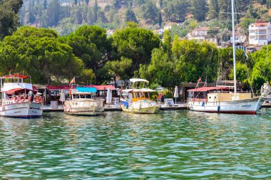 17 Haziran 2019 Fethiye, Türkiye - Fethiye Körfezi'ne park etmiş deniz yelkenli gemileri, Türkiye.