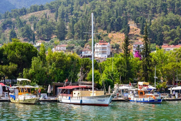 17 Haziran 2019 Fethiye, Türkiye - Fethiye Körfezi'ne park etmiş deniz yelkenli gemileri, Türkiye.