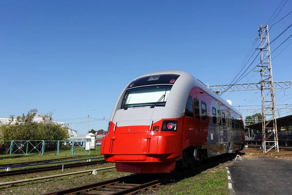 Modern mozdony az állomáson. Oroszország. Moszkva — Stock Fotó