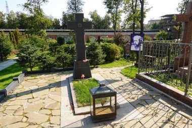 12 Eylül 2019 Moskova Don Manastırı. - Ünlü Rus yazar Alexander Solzhenitsyn'in mezarı