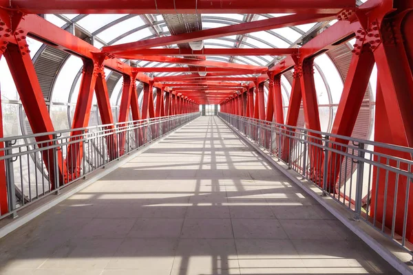 Long overpass over the road. Metal constructions. Red painted metal. — Stock Photo, Image