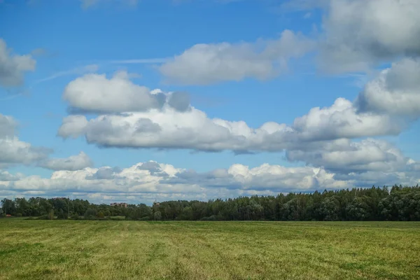 Rain clouds over the field. Autumn landscape. Russia — Stock Photo, Image