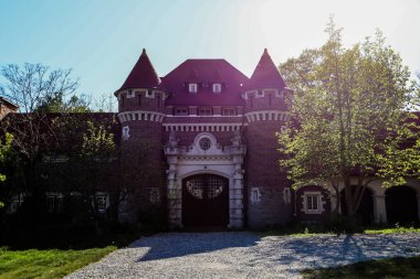 Eski kale bahçesi. Giriş kapıları. Eski mimari detay. 