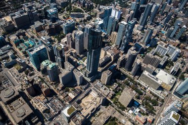 Toronto şehir merkezindeki hava manzarası. Gökdelenler, sokaklar ve parklar, Toronto, Ontario / Kanada - 08.08.2020 