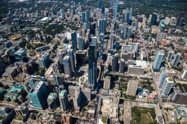 Gökdelen ve yüksek binaların en üst manzarası. Toronto