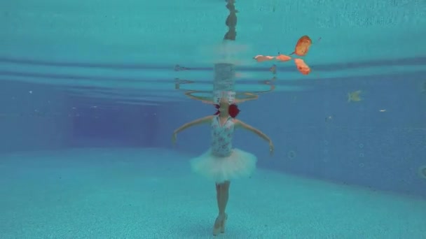 Japanese Ballerina Dancing Water Pool Making Grand Jete Twine Background — Stock Video