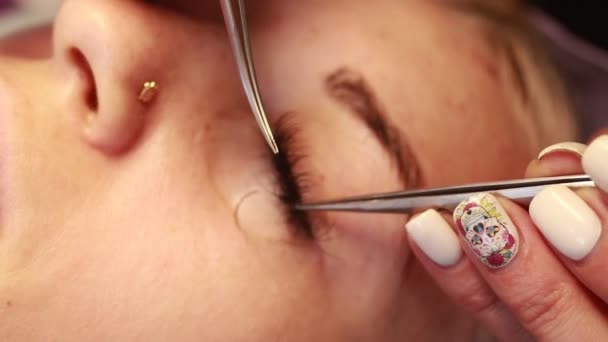 Master Makes Eyelash Extension Procedure Woman Beauty Salon Closeup Macro — Stock Video