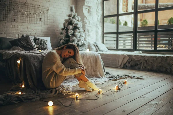 Young Woman Sitting Floor Bed Hugging Himself Background Christmas Tree — Stock Photo, Image